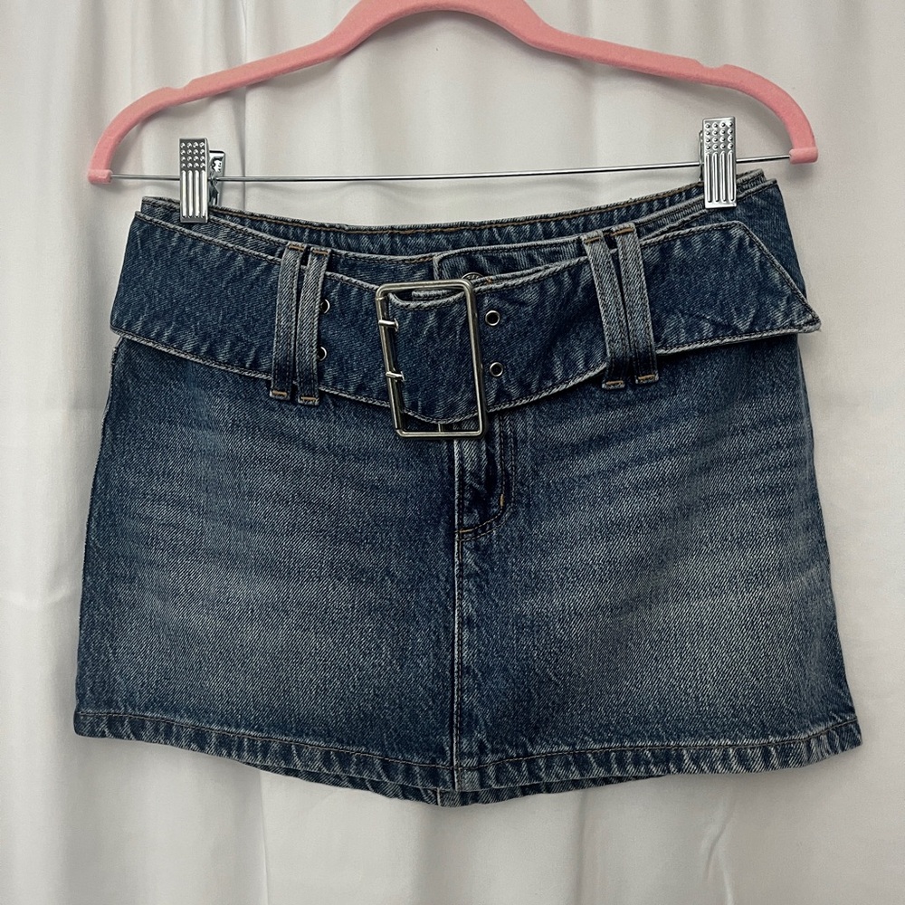 Low Waisted Denim Mini Skirt with Belt